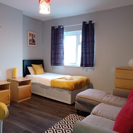 Pearson House - Huku Kwetu 3 Bedroom End Of Terrance House - Family And Business Group Self Catering Accommodation -Huku Kwetu Nottingham Exterior foto